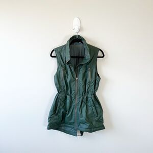 Athleta Green Alpine Air Utility Vest Zip Up Pockets Travel Gorpcore Size Small